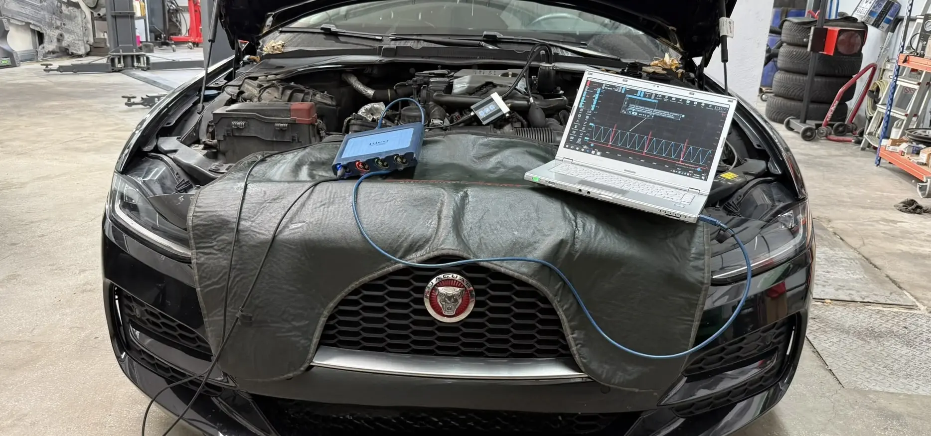 Ce tester se folosește pe Land Rover și Jaguar